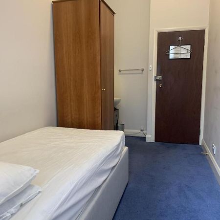 לונדון Merlyn Court Hotel מראה חיצוני תמונה
