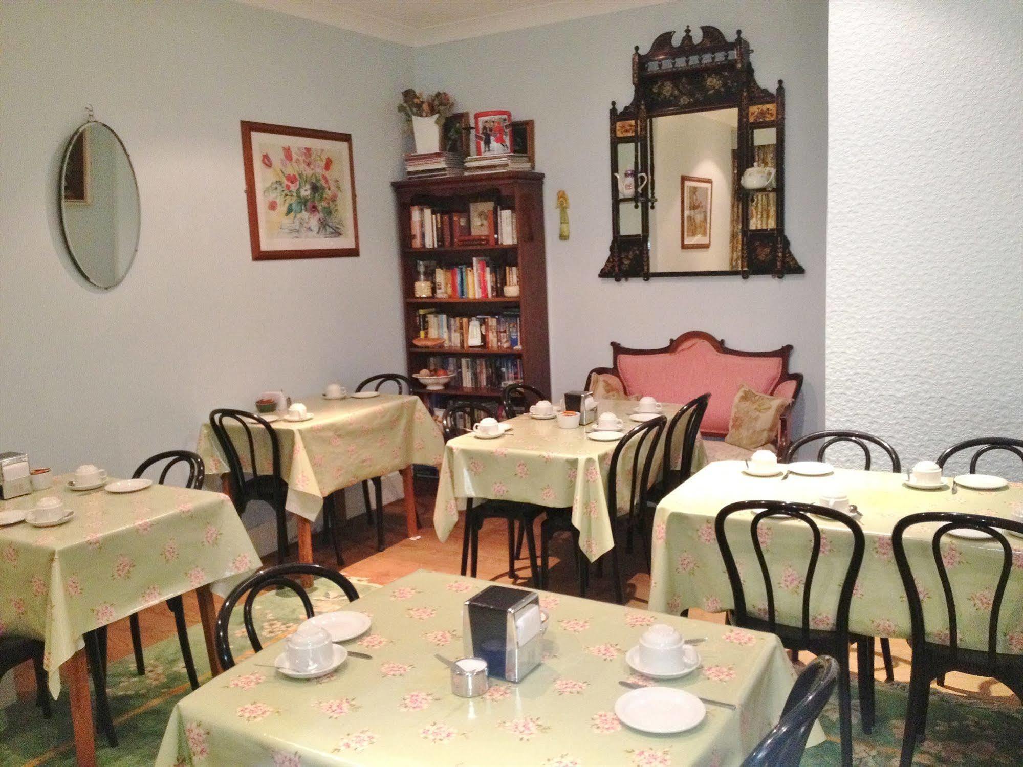 לונדון Merlyn Court Hotel מראה חיצוני תמונה